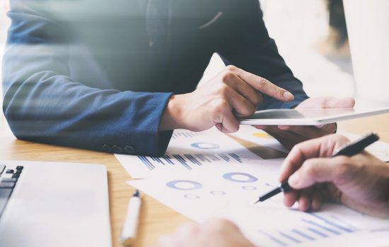 ON-analisis-de-negocios-reunion-equipo-de-formacion